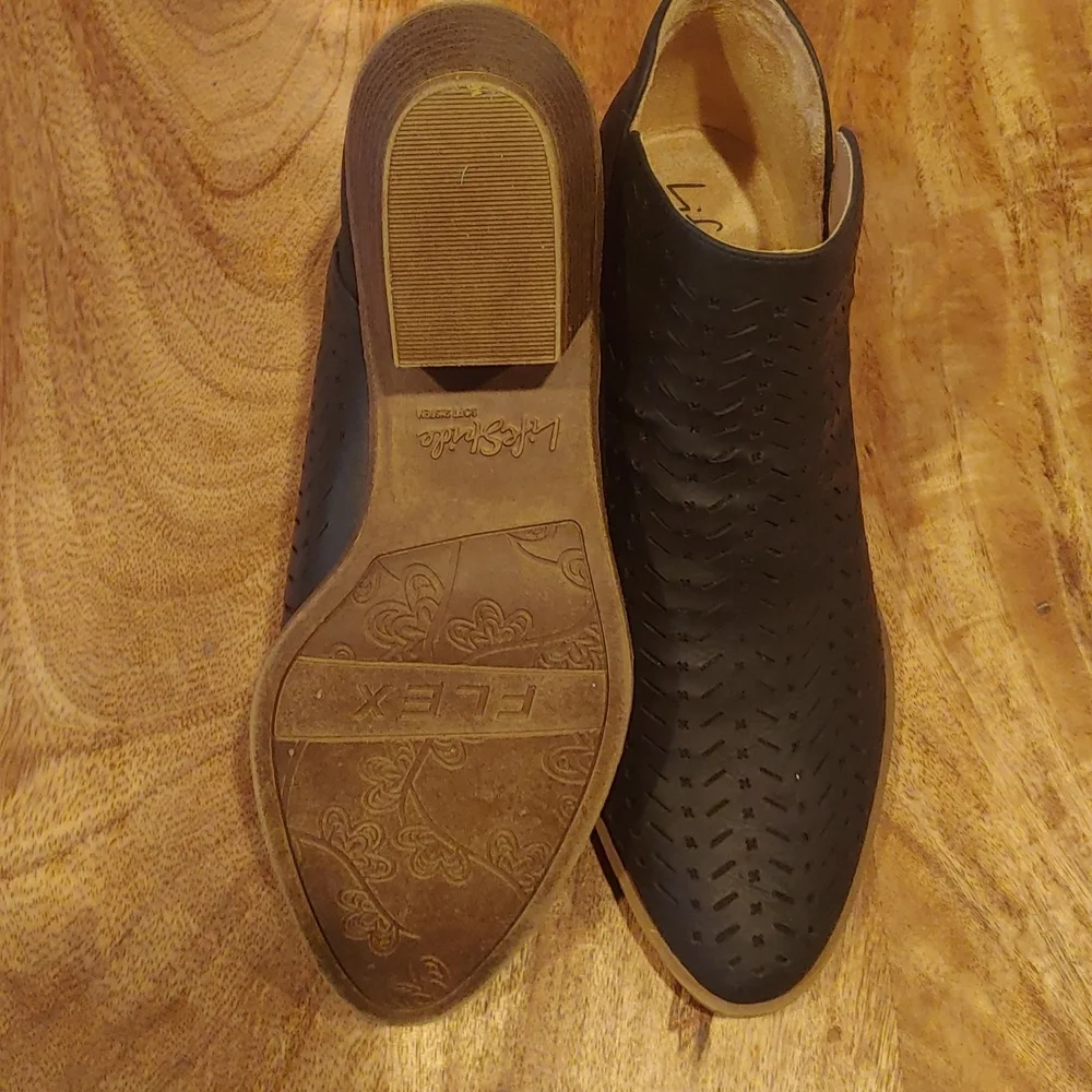 NWOT Life Stride Payton Booties
